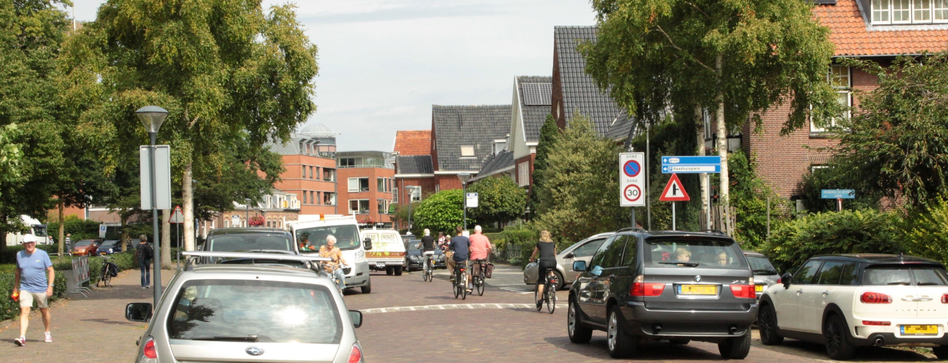 30 km/u weg in dorp