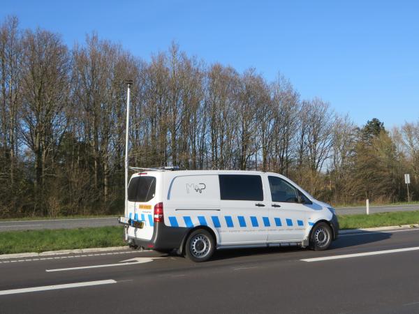 Meetvoertuig op de weg